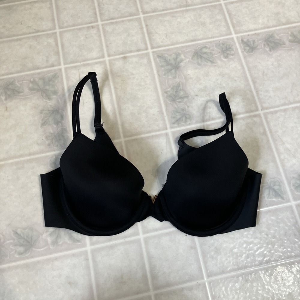 VICTORIA'S SECRET 34B Bra‎ Black Gold V underwire Lined Perfect Coverage Bra